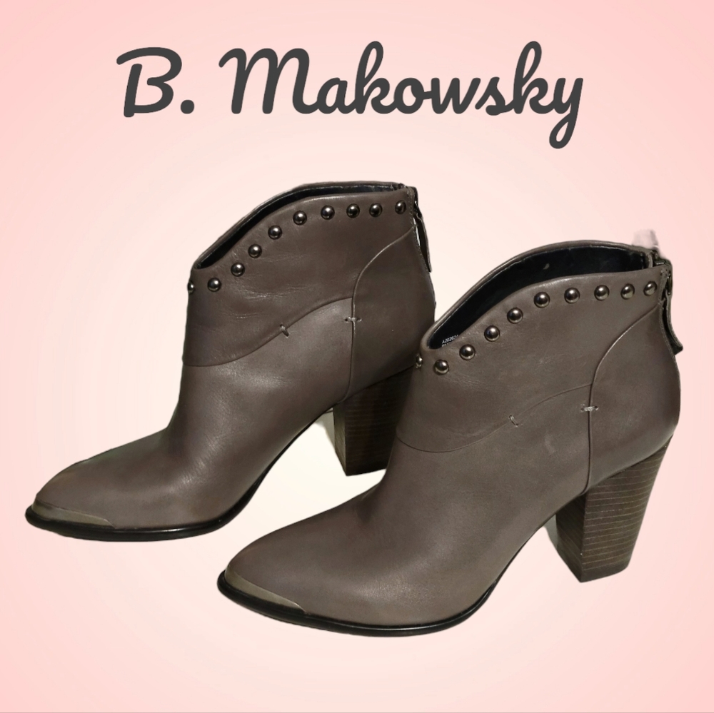 B. MAKOWSKY Gray Leather heel studded boots size 5